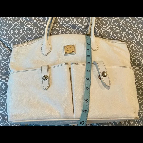 Dooney & Bourke white large shoulder bag. - Picture 7 of 11